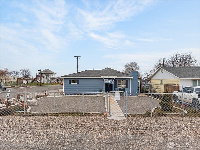 3rd image of 232 6th Avenue