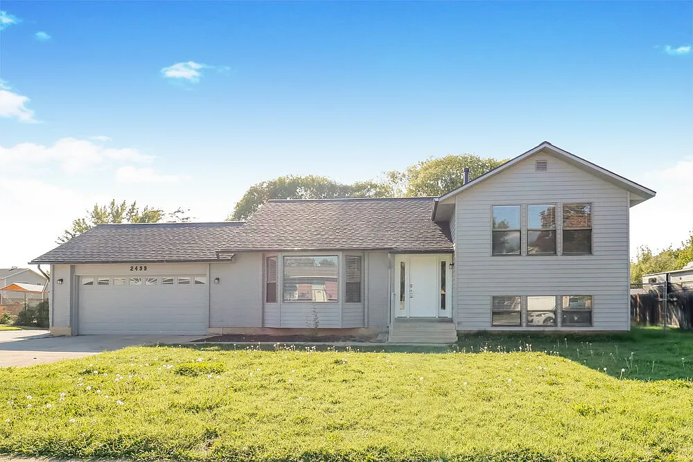 4 bed, 3.0 bath, 2070 sqft, $2,660 — Photo 1