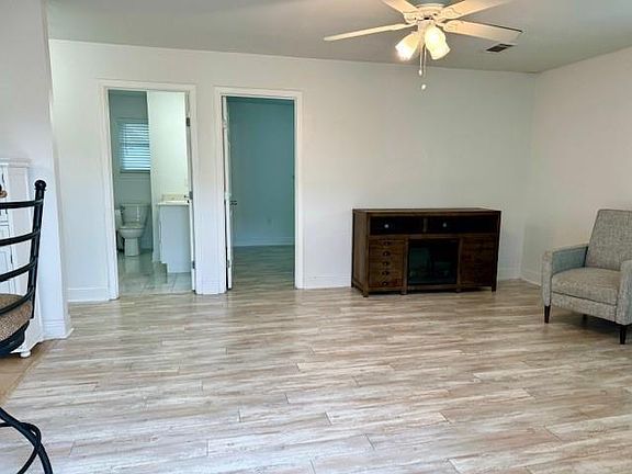 5th image of 6249 Bellaire Dr