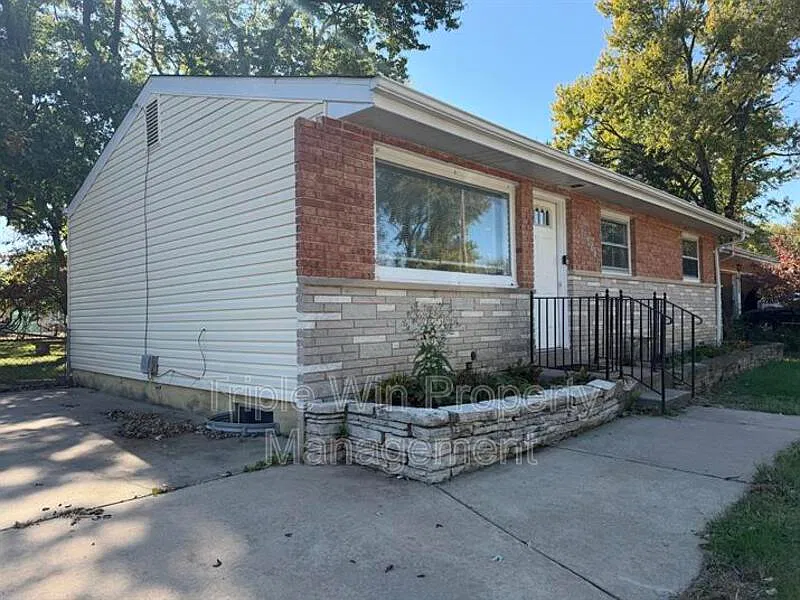 2 bed, 1.0 bath, 864 sqft, $1,595 — Photo 3