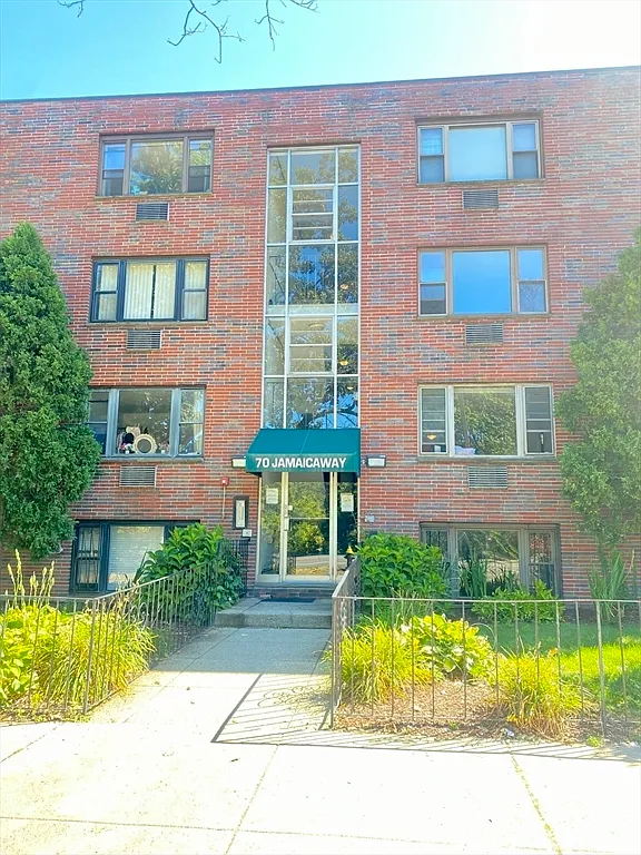 2 bed, 1.0 bath, 714 sqft, $2,600 — Photo 3