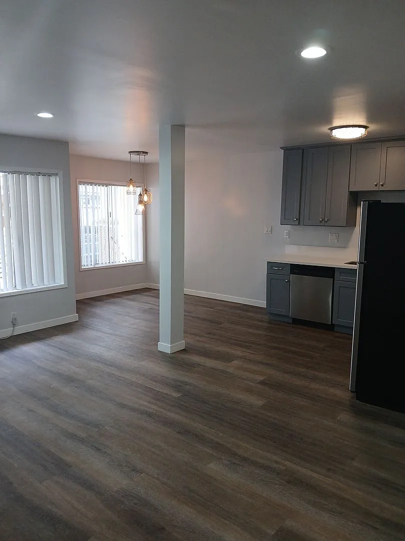 Building Photo - 544 N Hayworth Ave