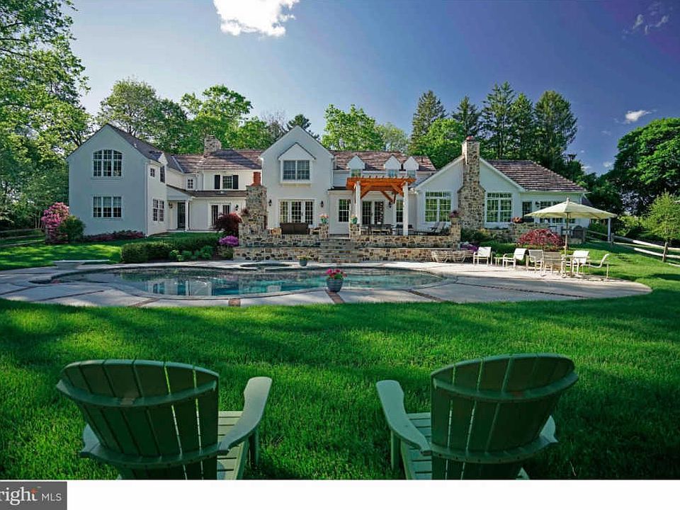 2nd image of 6 Horseshoe Ln