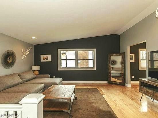 2nd image of 9254 Hidden Valley Ct