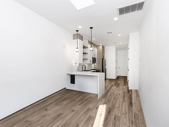 3rd image of 82 Ferry St #3