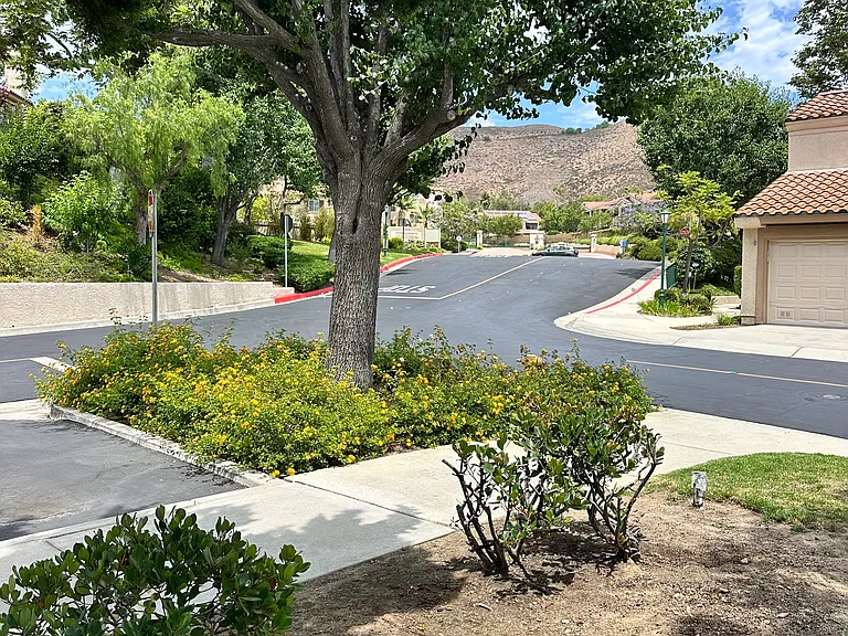 402 Country Club Dr #B — Photo 36