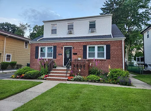 213 Linden Ave #B Photo 1