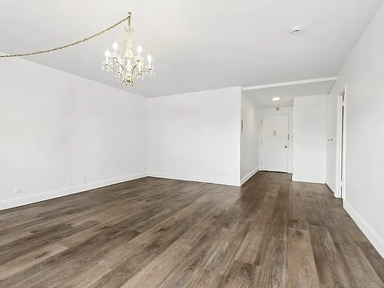 7100 John F Kennedy Blvd E — Photo 5