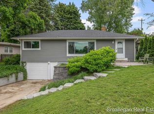 702 Old Gate Rd NW, Grand Rapids, MI 49504