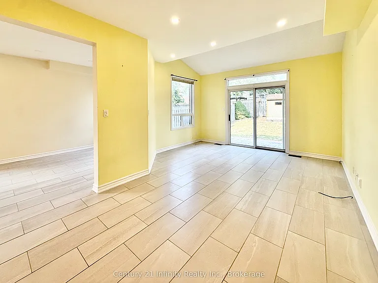 1171 Springbank Dr — Photo 13
