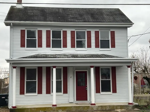 7 W Main St, New Kingstown, PA 17072