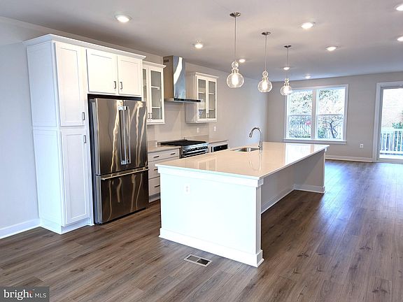 2nd image of 10564 Oak Pl