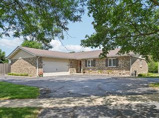 2720 Hobson Rd, Woodridge, IL 60517