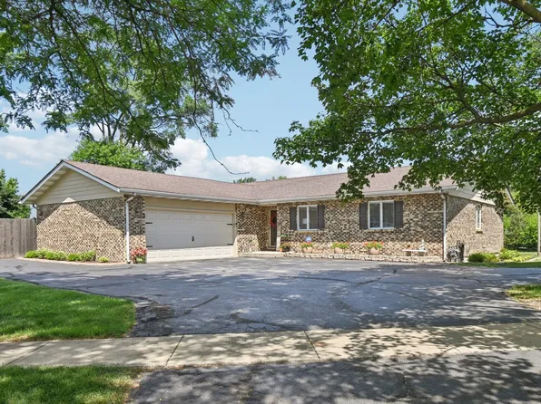 2720 Hobson Rd, Woodridge, IL 60517