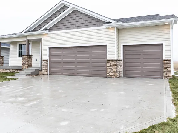 406 NE Madison Ave, Elkhart, IA 50073