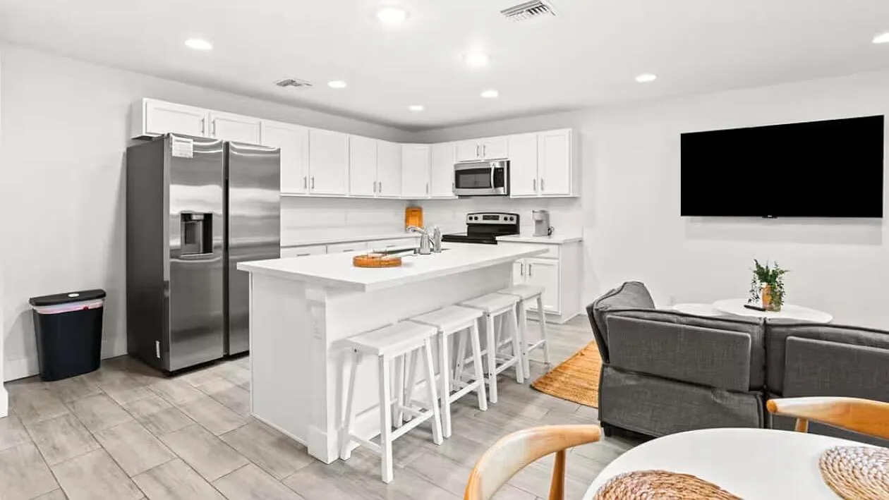 3 bed, 2.0 bath, 1250 sqft, $3,150 — Photo 2