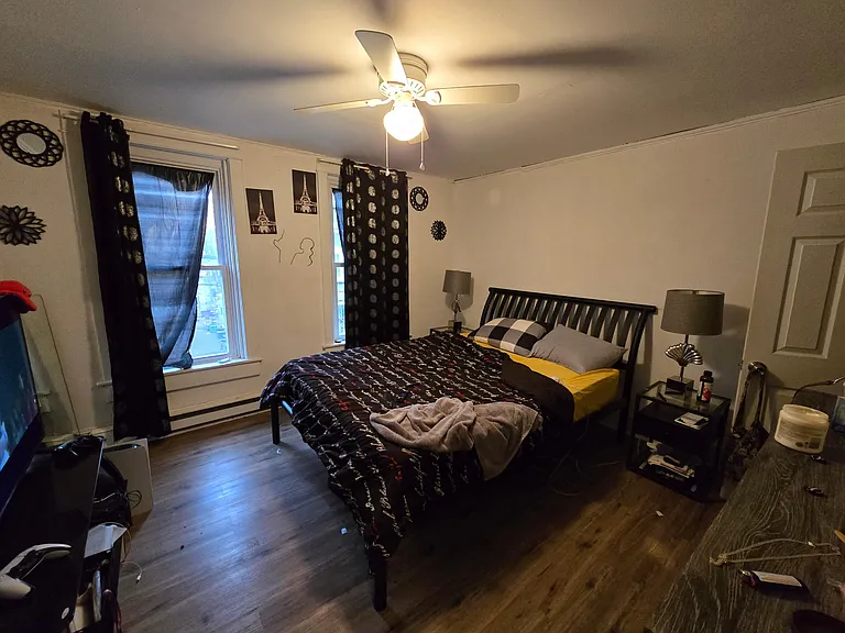 735 W Race St — Photo 5