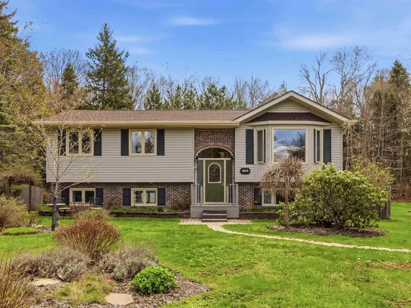 153 Lakecrest Dr, Halifax, NS B4E 3B1