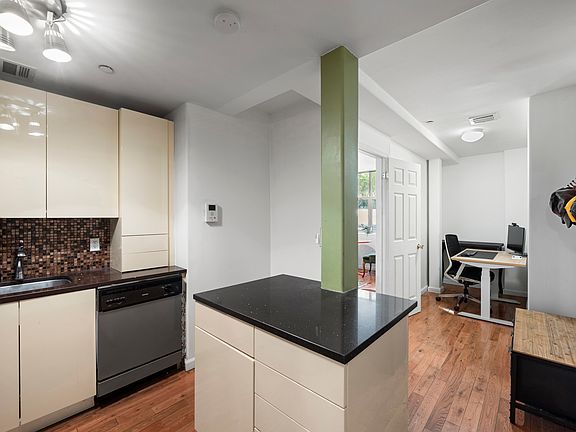 5th image of 868 Metropolitan Ave APT 1a