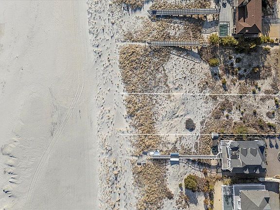 3rd image of 699 Dune Road