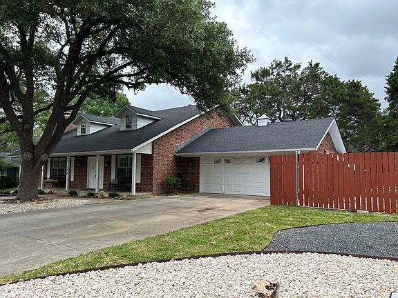 3rd image of 123 W Tanglewood Dr