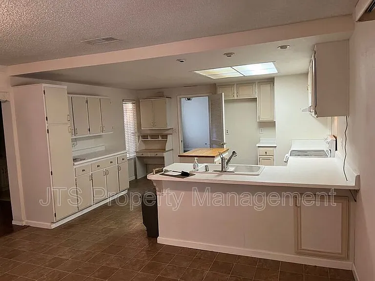 6830 Mellodora Dr — Photo 15