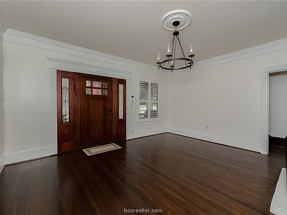 5th image of 602 W Buck St