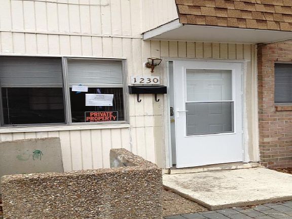 3rd image of 1230 Underwood Ave