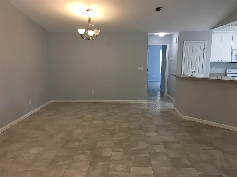 1599 Payne St — Photo 2