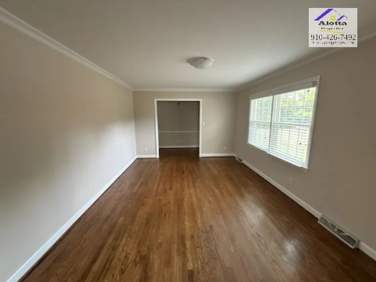 228 Whitney Dr — Photo 9