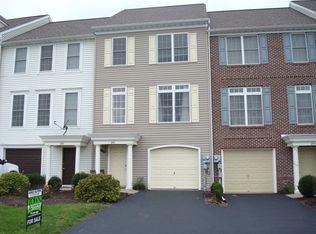 205 Lakeside Xing, Mount Joy, PA 17552