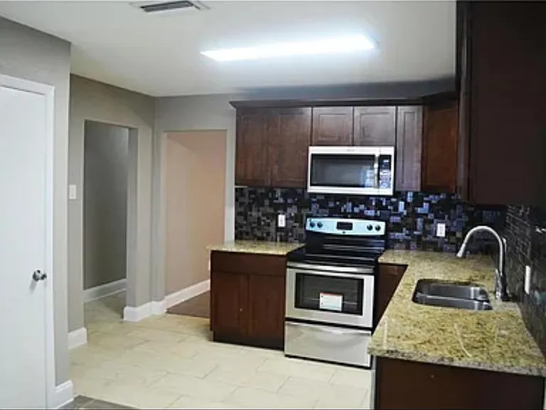 3721 Swallow Ln — Photo 3