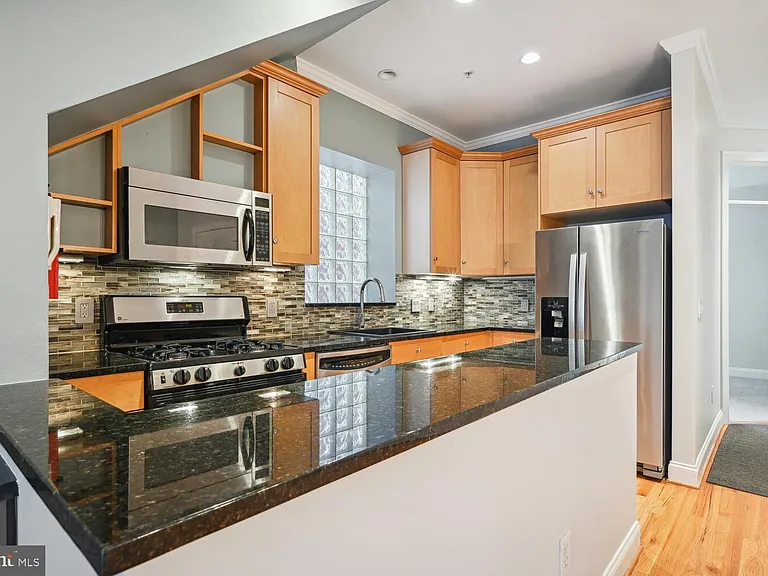 1832 Swann St NW #B — Photo 5