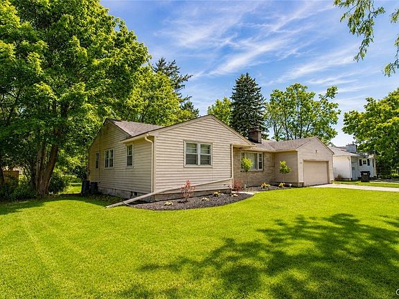 3rd image of 1330 Meadowbrook Dr