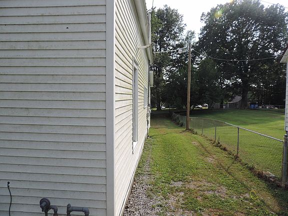4th image of 323 N 4th St