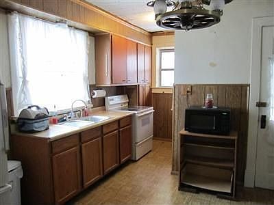 5th image of 218 S Wolf Creek St