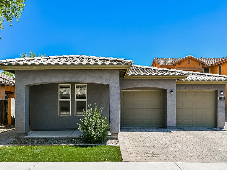 3825 E Frances Ln — Photo 1
