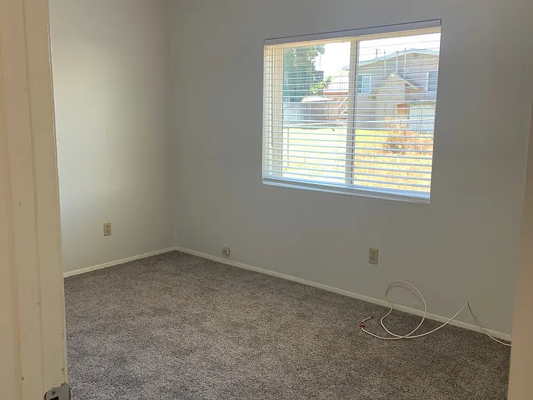 Marline Ave Duplex — Photo 9