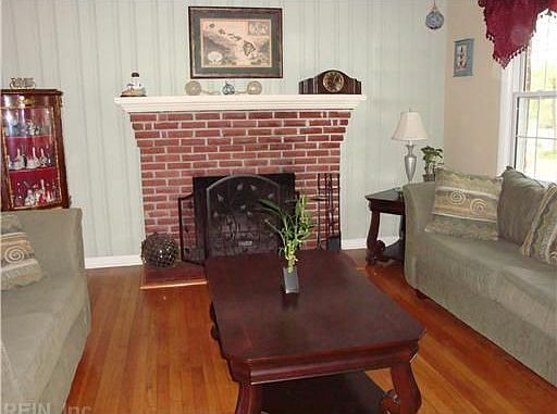 1st image of 406 York Warwick Dr