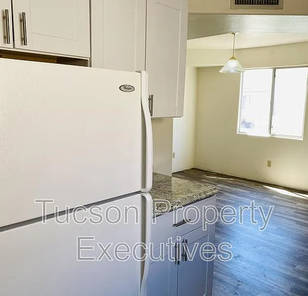 3319 E Presidio Rd #2 — Photo 2