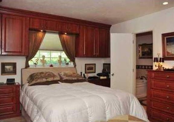 5th image of 232 Imperial Ln