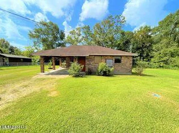 2002 Ray Ave, Pascagoula, MS 39567