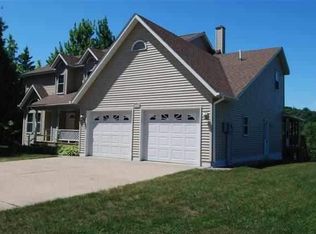 2160 Jasberg St, Hancock, MI 49930