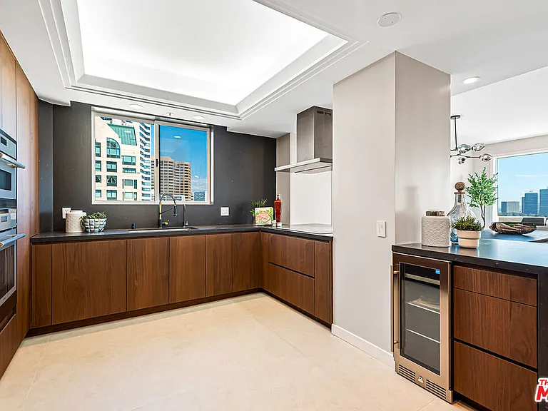 10550 Wilshire Blvd #1204 — Photo 10