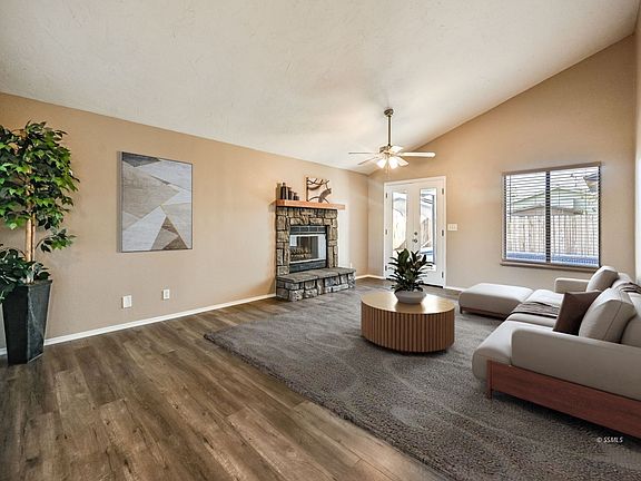 4th image of 809 Janelle Ct