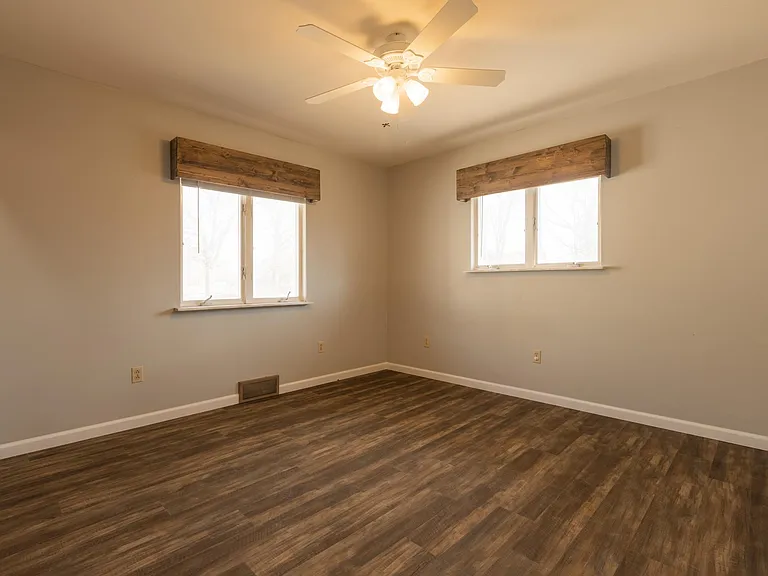 356 W Loretta Ave — Photo 18