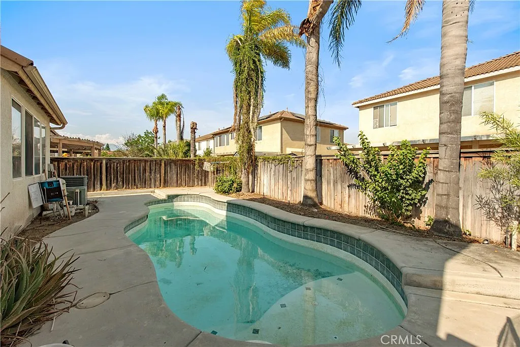 5 bed, 2832 sqft, $3,800 — Photo 2