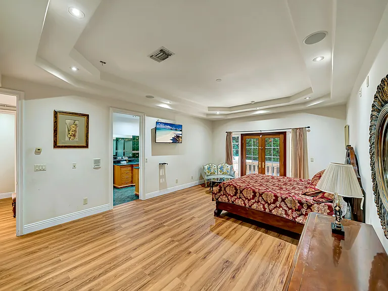7735 Wilbur Ave — Photo 46
