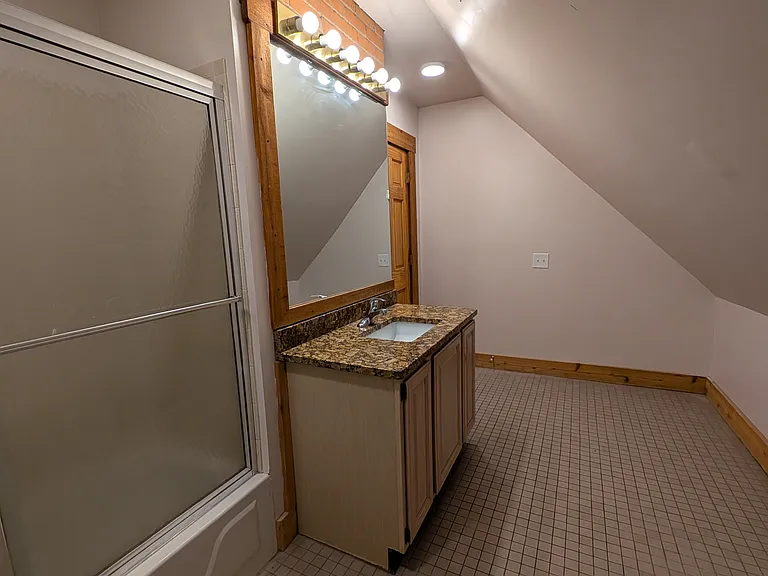 541 University Ave #5 — Photo 34