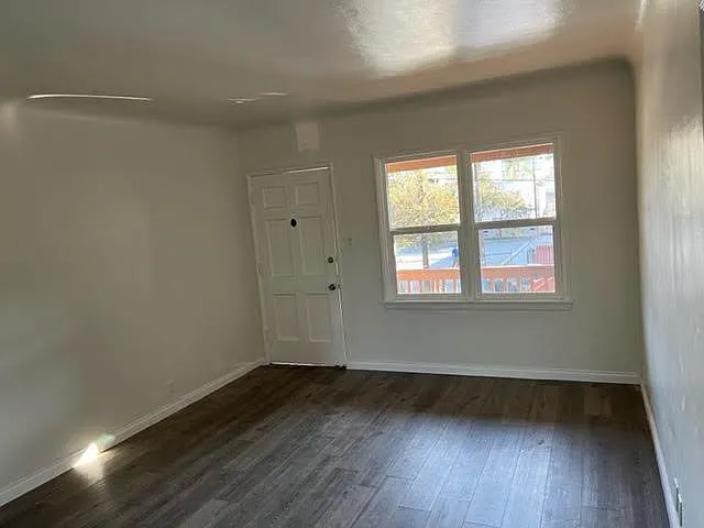 Building Photo - 337 Lime Ave #9